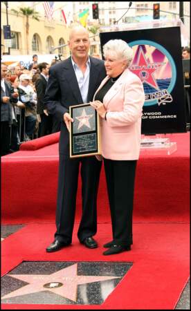 Bruce Willis et sa mère Marlene, sur le Walk of Fame de Los Angeles, en 2006