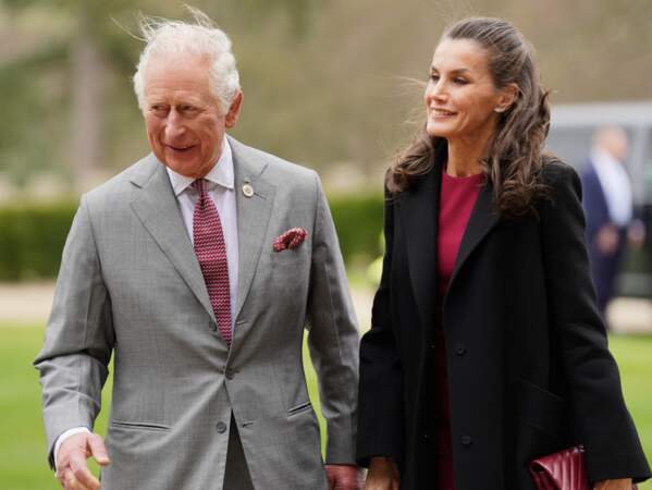 Letizia d'Espagne et le prince Charles sont apparus très complices, ce mardi 5 avril. 