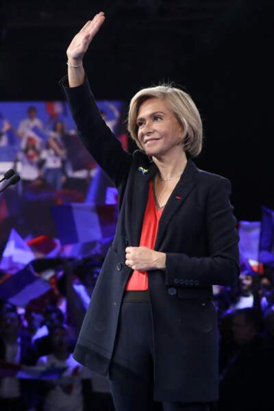 Valérie Pécresse et sa veste pour "montrer qu'elle a les épaules " comme elle l'a dit dans ELLE, le 3 avril 2022.