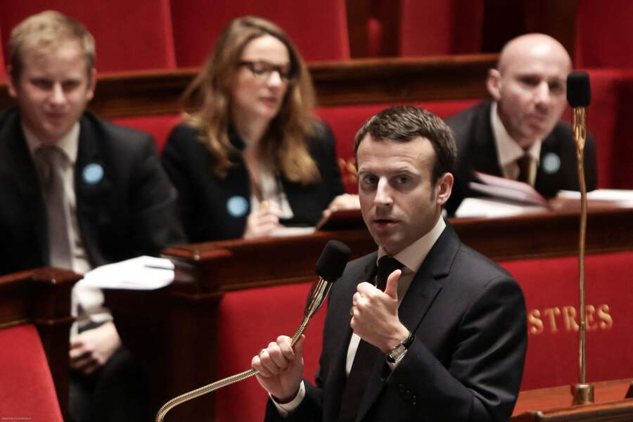 Emmanuel Macron, alors Ministre de l'Economie, porte une montre Tank de Cartier, le 13 février 2015.
