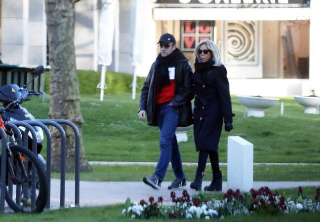 Emmanuel et Brigitte Macron en ballade au Touquet la veille du 1er tour de la Présidentielle 2022