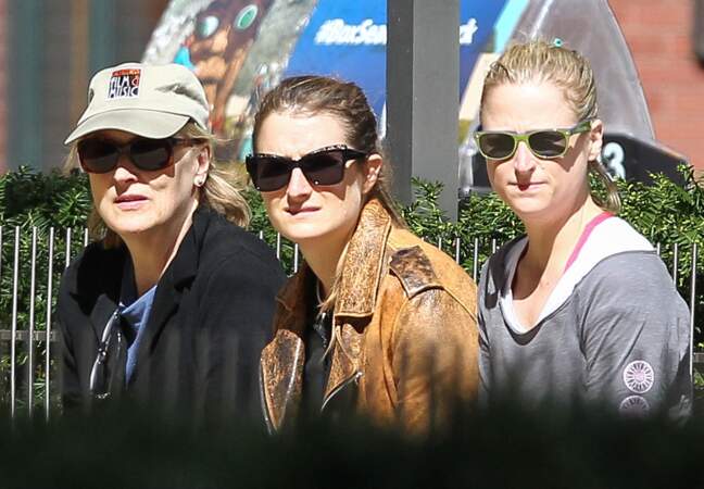 Meryl Streep et ses filles Grace et Mamie Gummer dans les rues de New-York en avril 2013.