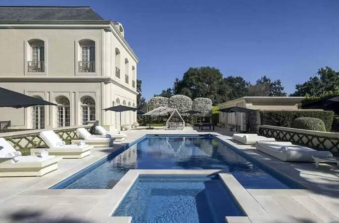 Jennifer Lopez et Ben Affleck ont acquis une demeure située à Los Angeles pour 165 millions de dollars (152 millions d'euros).
