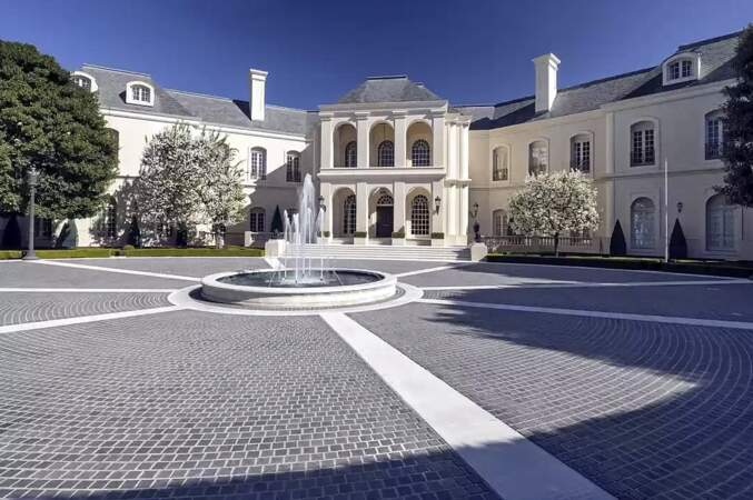 L'entrée de la maison récemment achetée par Jennifer Lopez et Ben Affleck pour 152 millions d'euros.