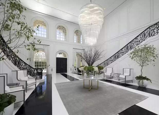 Jennifer Lopez et son compagnon Ben Affleck ont acheté une nouvelle et luxueuse maison située à Los Angeles.