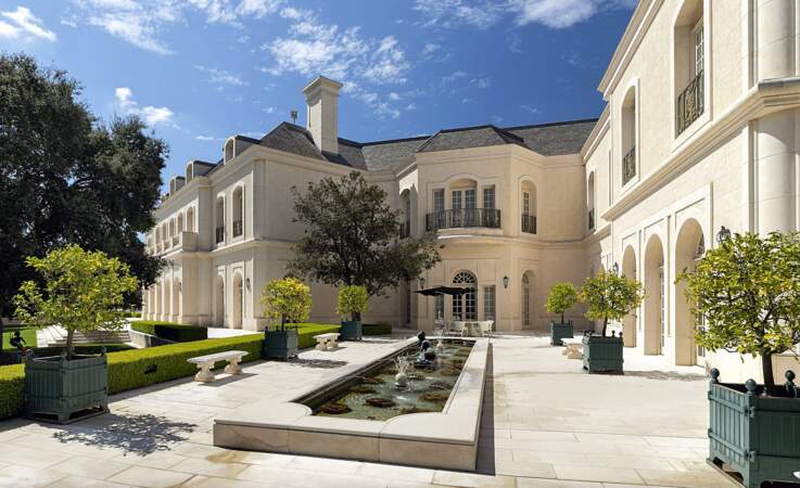 Jennifer Lopez et Ben Affleck ont acquis une demeure située à Los Angeles pour 152 millions d'euros.