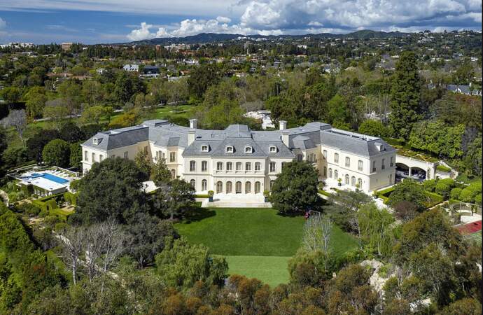Jennifer Lopez et Ben Affleck ont acquis une demeure située à Los Angeles de 5 200 mètres carrés habitables.