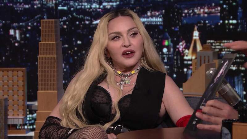 Madonna sur le plateau de l'émission "The Tonight Show starring Jimmy Fallon", le 8 octobre 2021. 