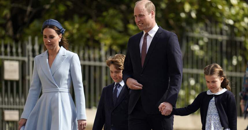 Kate Middleton et sa fille Charlotte  ont opté pour une coiffure similaire pour Pâques : une demi-queue de cheval