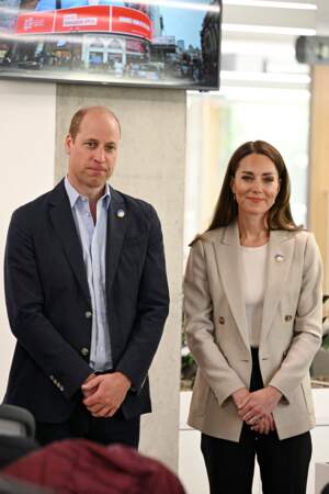 Kate Middleton et le prince William, très élégants en veste de costume et slim en cuir.