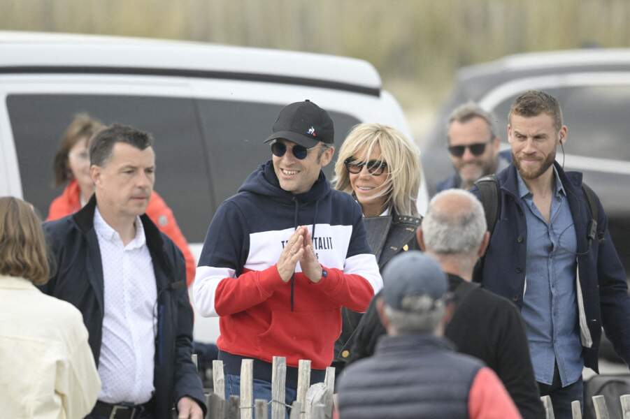 PHOTOS - Emmanuel Et Brigitte Macron En Balade Sur La Plage Du Touquet ...