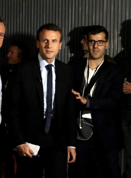 Ismaël Emelien a d'abord été le conseiller en communication d'Emmanuel Macron au ministère de l'Économie avant de l'aider au lancement d'En marche ! Une fois  conseiller spécial au palais de l'Élysée, il démissionne à la suite de l'affaire Benalla en mars 2019.