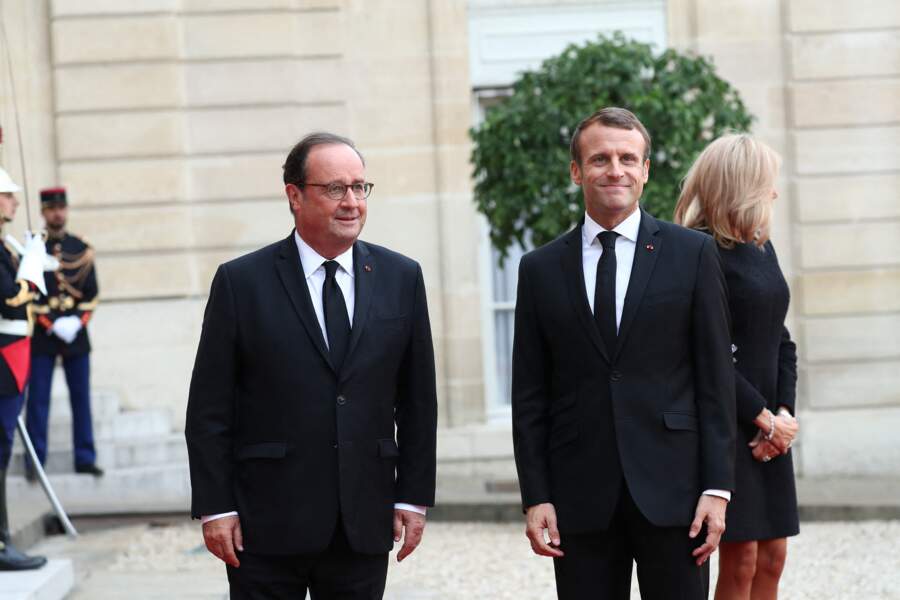 Grâce à François Hollande, Emmanuel Macron obtient le poste de Ministre de l'Économie, de l'Industrie et du Numérique en août 2014.