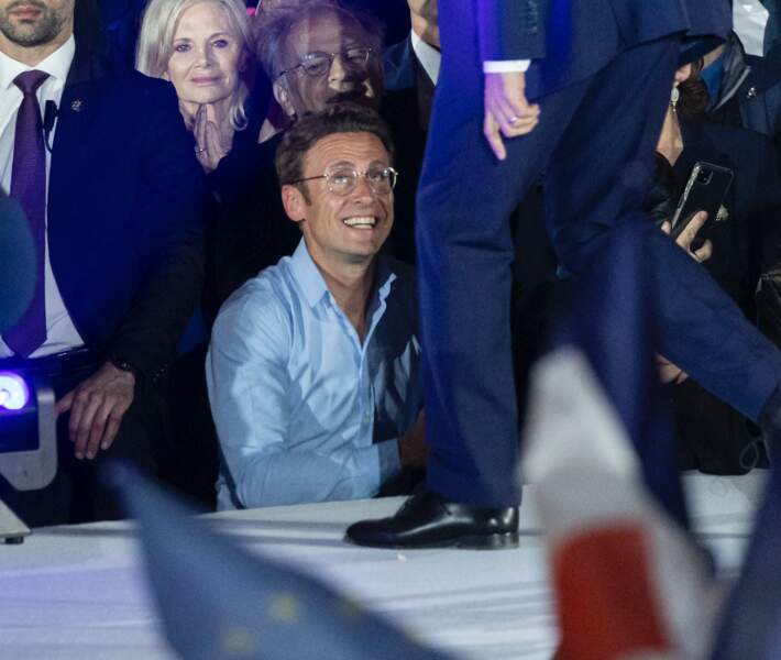 Laurent Macron émerveillé au premier rang du discours qu'a tenu Emmanuel Macron lors de sa réélection, dimanche 24 avril 2022. 