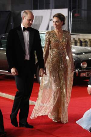 Kate Middleton et le prince William assistent à l'avant-première mondiale du film "James Bond - Mourir peut attendre" au Royal Albert Hall à Londres, le 28 septembre 2021.