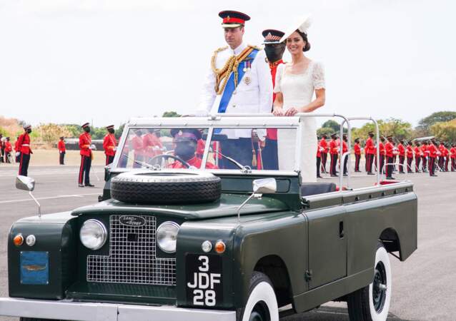 William et Kate Middleton participent à la parade des officiers de l'Académie militaire des Caraïbes, à Kingston, le 24 mars 2022. 
