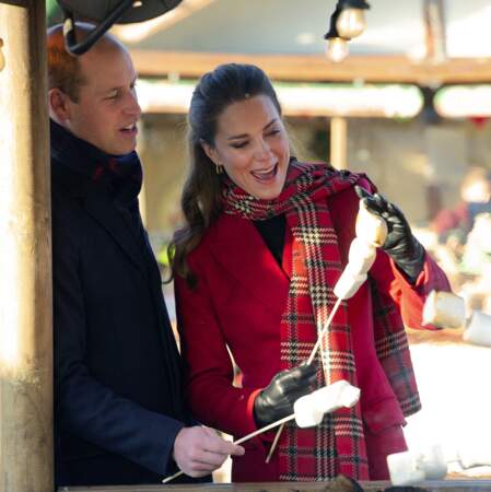 Le prince William et Kate Middleton lors d'une rencontre avec des étudiants au château de Cardiff pour parler du confinement, le 8 décembre 2020.