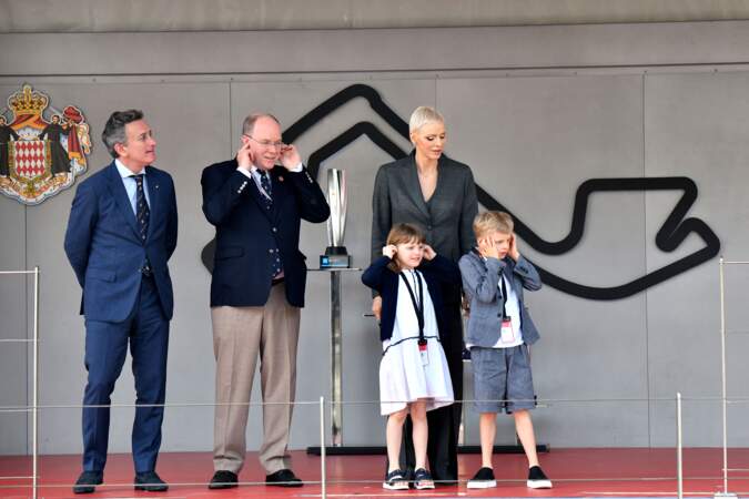 Le 30 avril 2022 à Monaco : Alejandro Agag, le prince Albert II, la princesse Charlene de Monaco et leurs enfants, la princesse Gabriella et le prince Jacques.