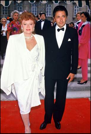 La chanteuse Régine et son mari Roger Choukroun lors d'une soirée "Vogue" à paris en 1985
