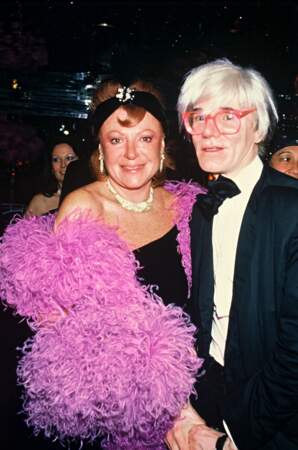 La chanteuse Régine et Andy Warhol à New York en 1985