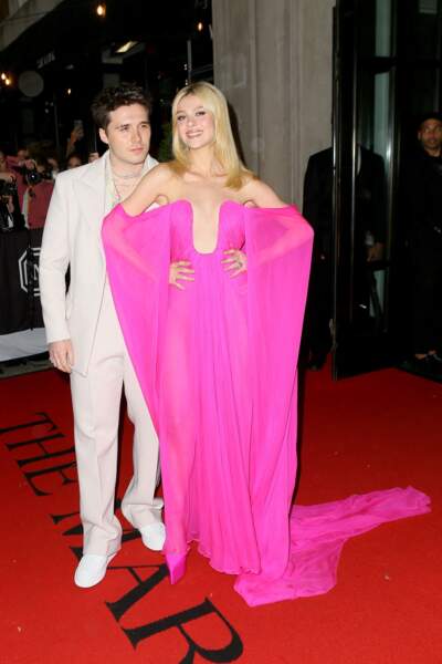 Brooklyn Beckham et sa femme Nicola Peltz au MET Gala 2022. Une tenue signée Valentino, le 2 mai 2022.