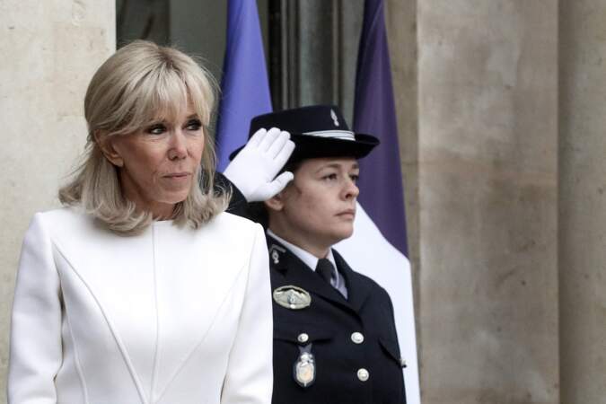 Brigitte Macron et son carré long  et blond au palais de l'Elysée, 4 mai 2022.