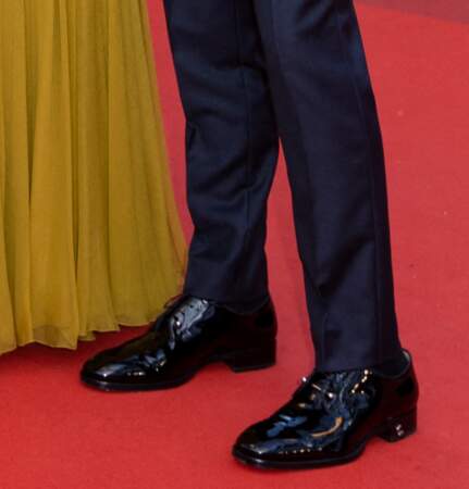 Pierre Niney porte des chaussures vernies lors du 74ème Festival International du Film de Cannes. Le 17 juillet 2021. 