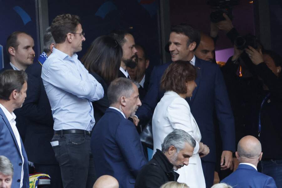 Emmanuel Macron et son frère Laurent Macron  lors de la finale de la Coupe de France de football entre le FC Nantes et l'OGC Nice, le 7 mai 2022