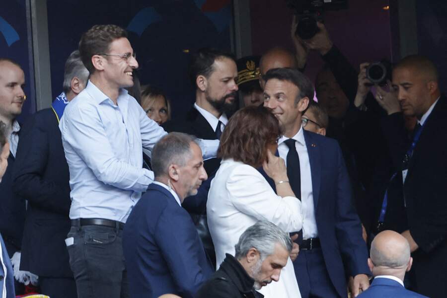 Emmanuel et Laurent Macron ensemble pour assister au match de football opposant Nantes à Nice dans le cadre de la Coupe de France.