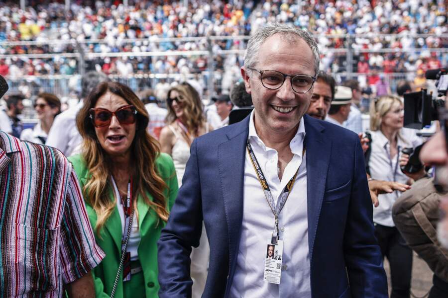 Stefano Domenicali, l'actuel président de F1 en chemise et veste de costume bleue marine à Miami, le 8 mai 2022.