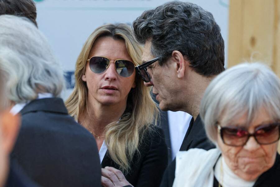 Marc Lavoine et son ex-femme Sarah Lavoine réunis pour rendre un dernier hommage à Régine lors de ses obsèques au crématorium du cimetière du Père-Lachaise à Paris, le lundi 9 mai 2022.