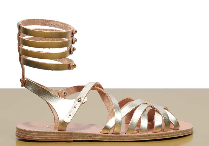 Ancient Greek Sandals célèbre dix ans de succès autour d'une collection anniversaire. 