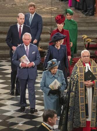 La reine Elizabeth II, suivie des autres membres de la famille royale britannique, lors de la cérémonie du Commonwealth en l'abbaye de Westminster, à Londres, le 9 mars 2020.