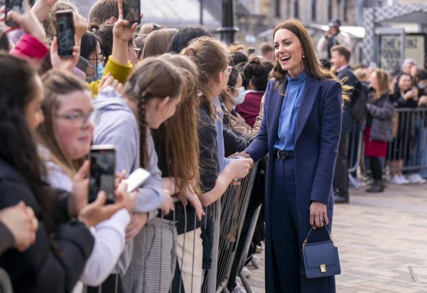 Kate Middleton ne quitte plus son sac de la marque française Polène, le 11 mai 2022.