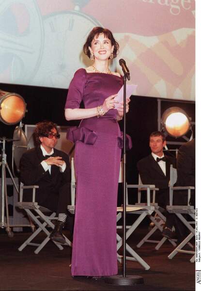 Isabelle Adjani en robe longue robe très ajustée au Festival de Cannes en 1997. 