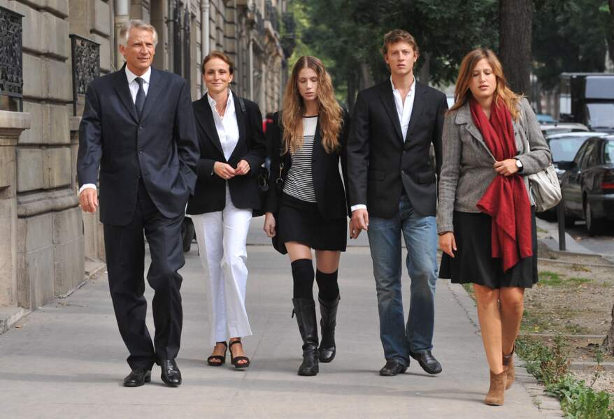 Dominique de Villepin a trois enfants, dont une fille célèbre. Ici avec ses deux filles et son fils en 2009 