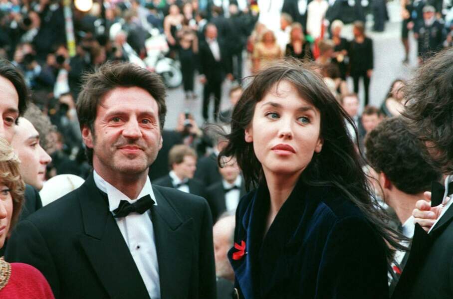 Cheveux longs et lâchés pour Isabelle Adjani au coté de Daniel Auteuil au Festival de Cannes en 1994. Les deux acteurs présentent le film "la reine Margot". 