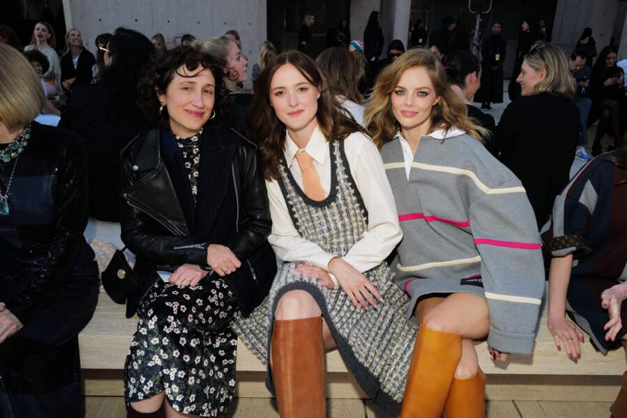 Nicole Phelps, Rebate Reinsve et Samara Weaving sont habillées dans la collection Louis Vuitton Femme Croisière 2023 à San Diego, le 12 mai 2023.