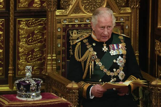 Le prince Charles talonne Elizabeth II