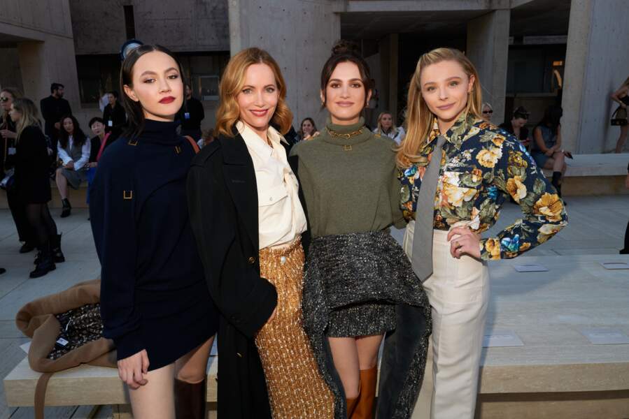 Iris Apatow, Leslie Mann, Maud Apatow et Chloé Grace Moretz sont habillées avec la collection Louis Vuitton Louis Vuitton Femme Croisière 2023 à San Diego, le 12 mai 2023.