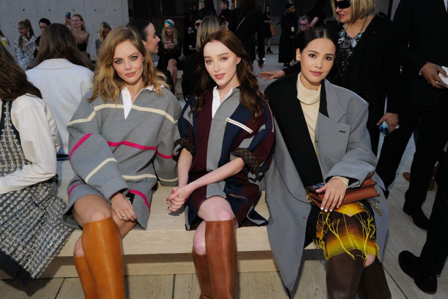 Samara Weaving, Phoebe Dynevor et Urassaya Sperbund sont habillées avec la collection Louis Vuitton Femme Croisière 2023 à San Diego, le 12 mai 2023.
