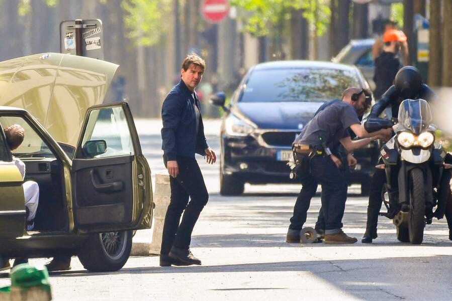 Tom Cruise et Sean Harris sur le tournage d'une scène du film Mission Impossible 6, à Paris, en avril 2017
