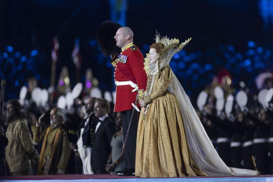 Helen Mirren - Le reine Elisabeth II d'Angleterre assiste au spectacle de son jubilé "The Queen's platinum jubilee celebration" lors du Windsor Horse Show à Windsor, Royaume-Uni, le dimanche 15 mai 2022.