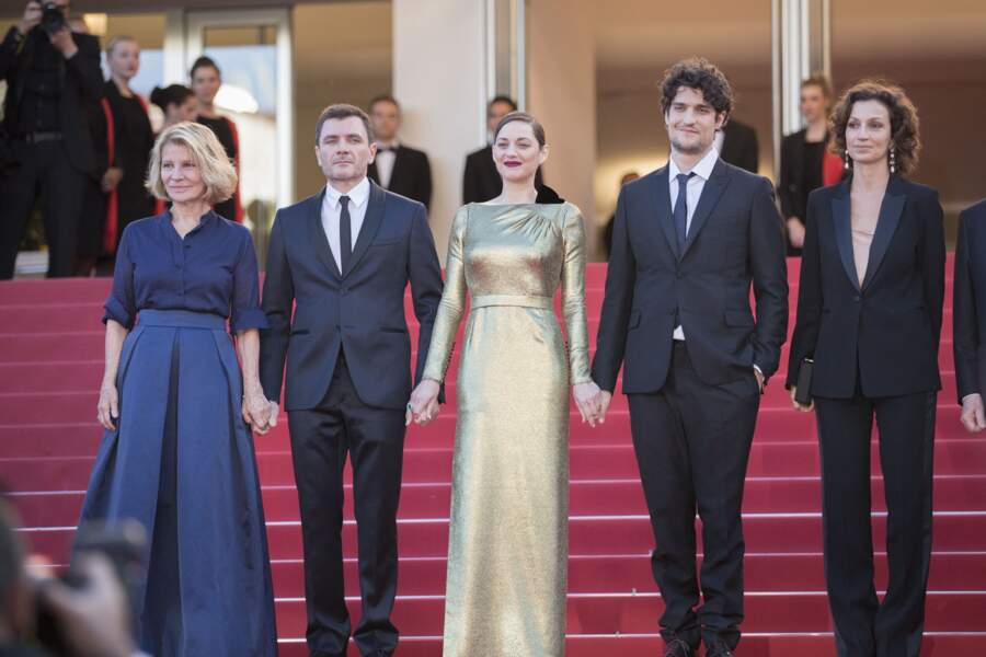 Nicole Garcia, Alex Brendemühl, Marion Cotillard, Louis Garrel et Audrey Azoulay lors du Festival de Cannes le 15 mai 2016. 