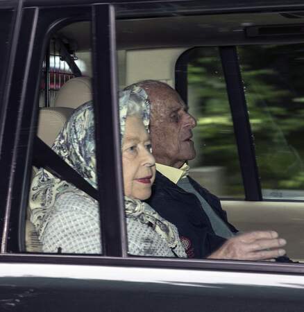 La reine Elisabeth II et le prince Philip arrivent au château de Balmoral, en Écosse, le 4 aout 2020.