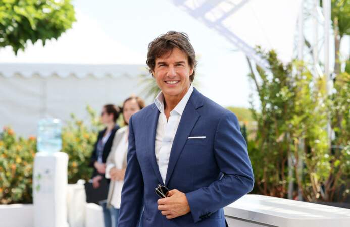 Tom Cruise très élégant en Armani au photocall de "Top Gun: Maverick " lors du 75ème Festival International du Film de Cannes, le 18 mai 2022. 