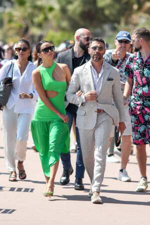 Eva Longoria a misé sur une tenue qui épousait parfaitement ses courbes féminines, lors du 75ème Festival International du Film de Cannes, le 19 mai 2022. 