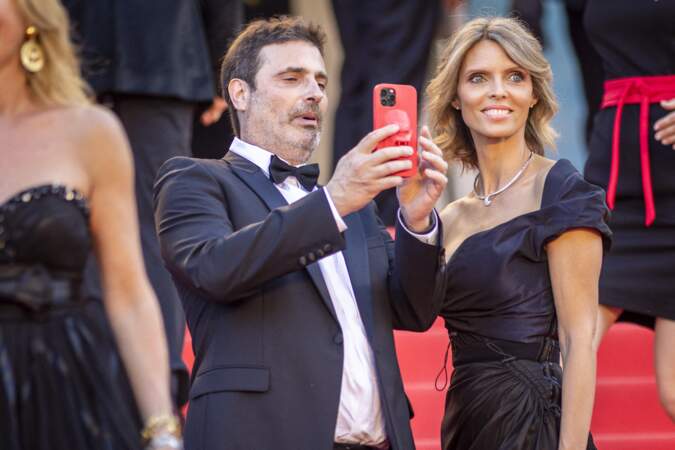Richard Orlinski et Sylvie Tellier très élégants pour la montée des marches du film « Armageddon Time » lors du 75ème Festival International du Film de Cannes, le 19 mai 2022.