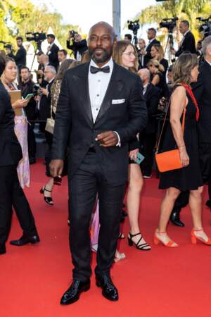 Pour la montée des marches du film « Three Thousand Years of Longing (3000 ans à t'attendre), Jimmy Jean-Louis a misé sur un smoking noir Kiton, lors du 75ème Festival de Cannes, le 20 mai 2022.