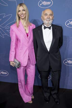 Gérard Jugnot et sa femme Patricia Campi opte pour un ensemble rose au Festival de Cannes 2022. 